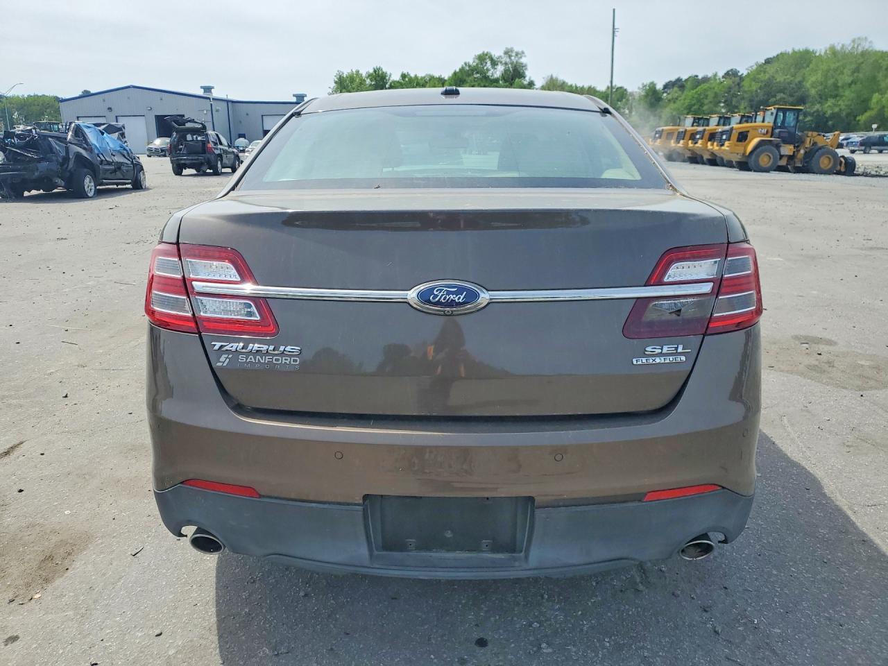 2015 FORD TAURUS SEL photo 16