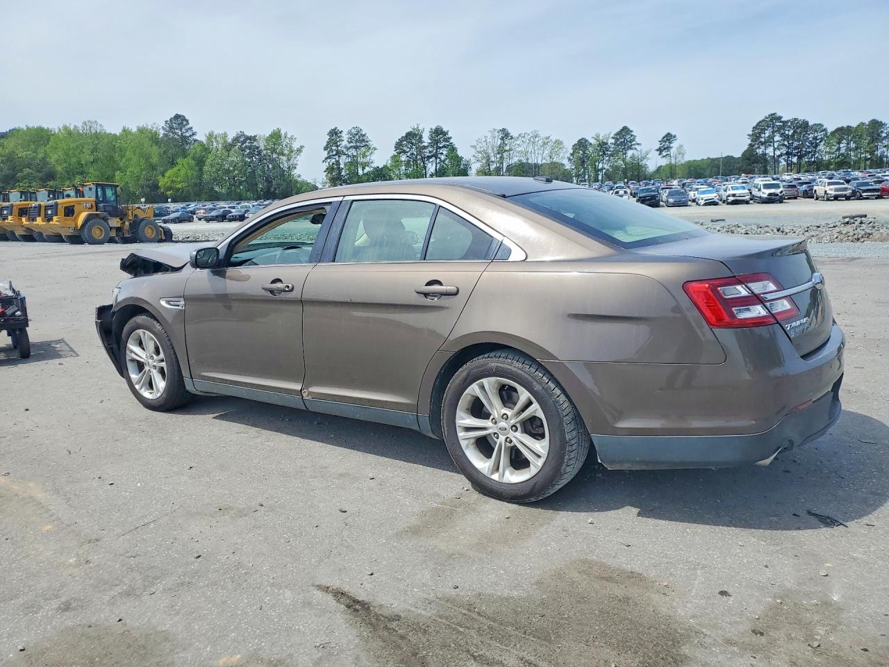 2015 FORD TAURUS SEL photo 4