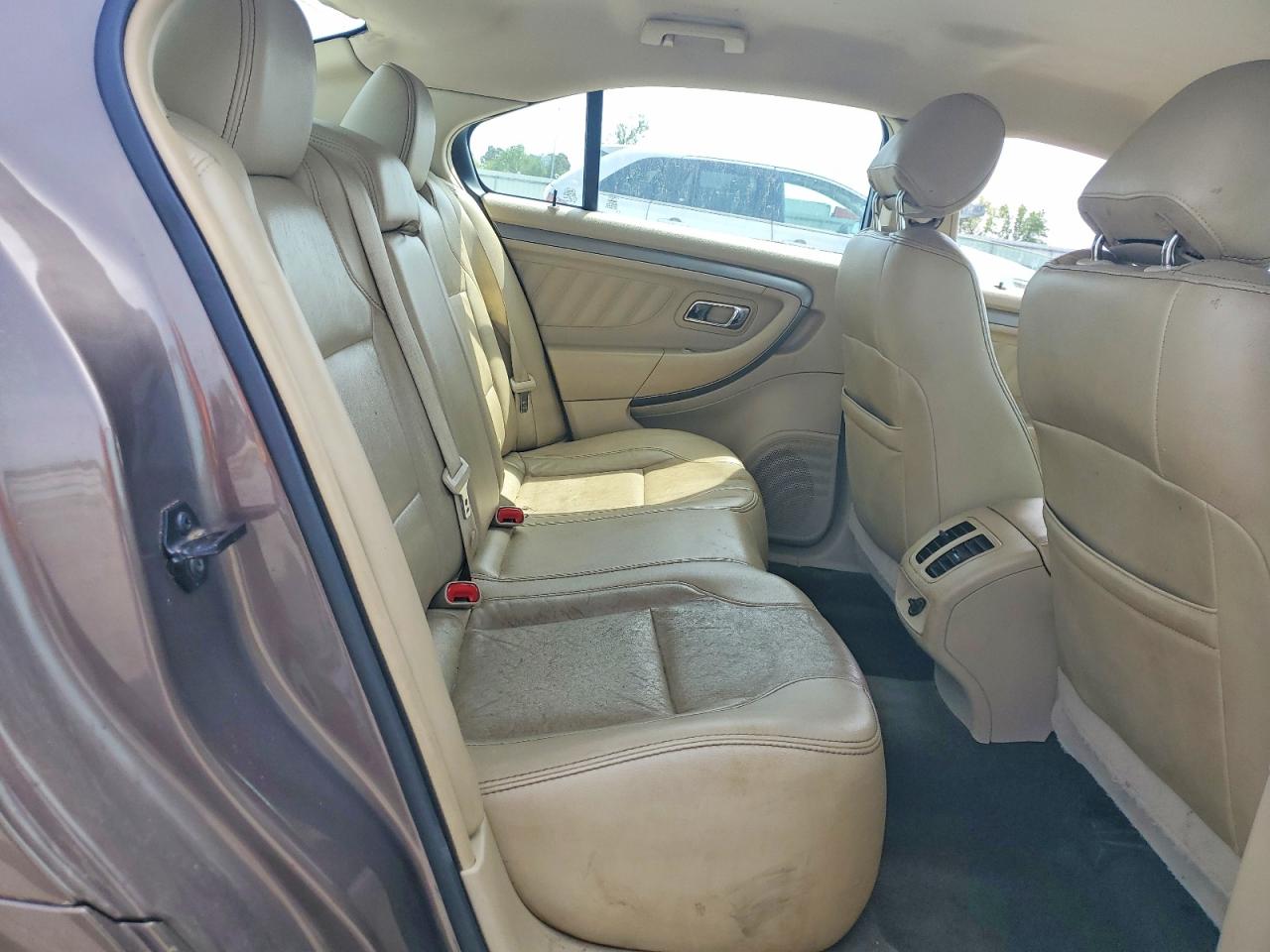 2015 FORD TAURUS SEL photo 28