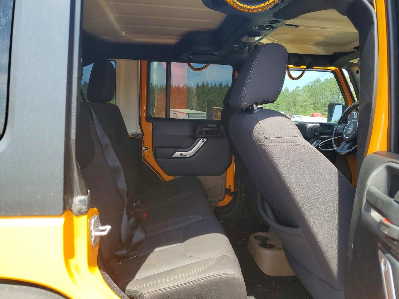 2013 JEEP WRANGLER UNLIMITED SAHARA photo 28