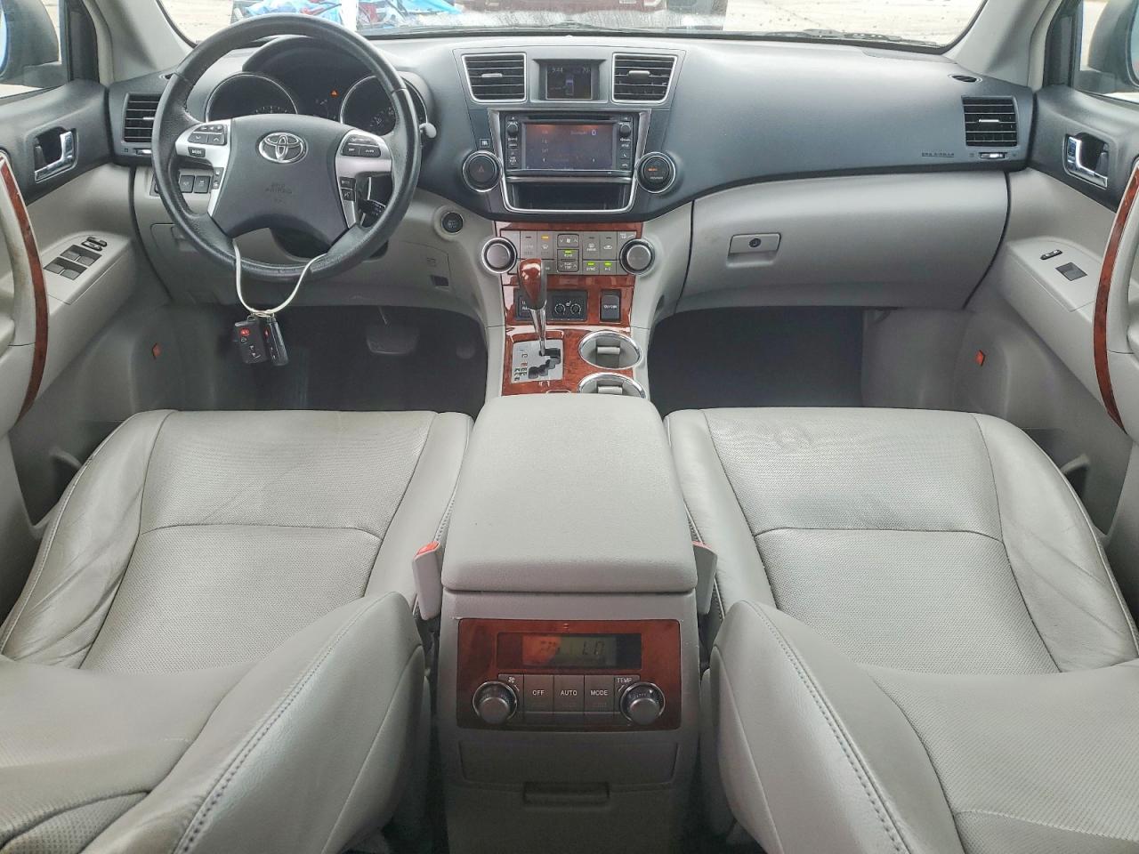 2013 TOYOTA HIGHLANDER LIMITED photo 15
