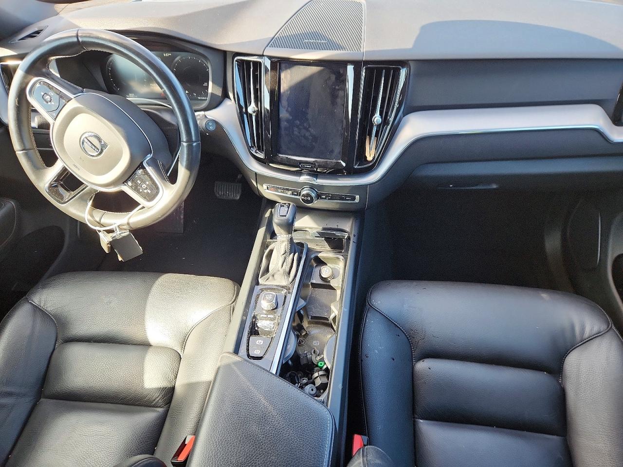 2020 VOLVO XC60 T5 MOMENTUM photo 8