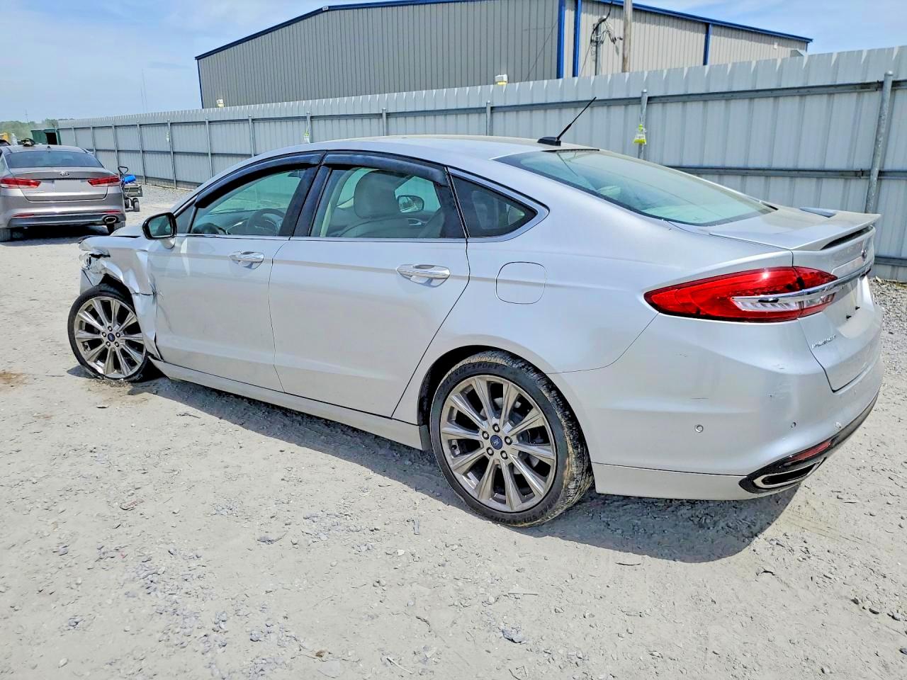 2017 FORD FUSION TITANIUM photo 4