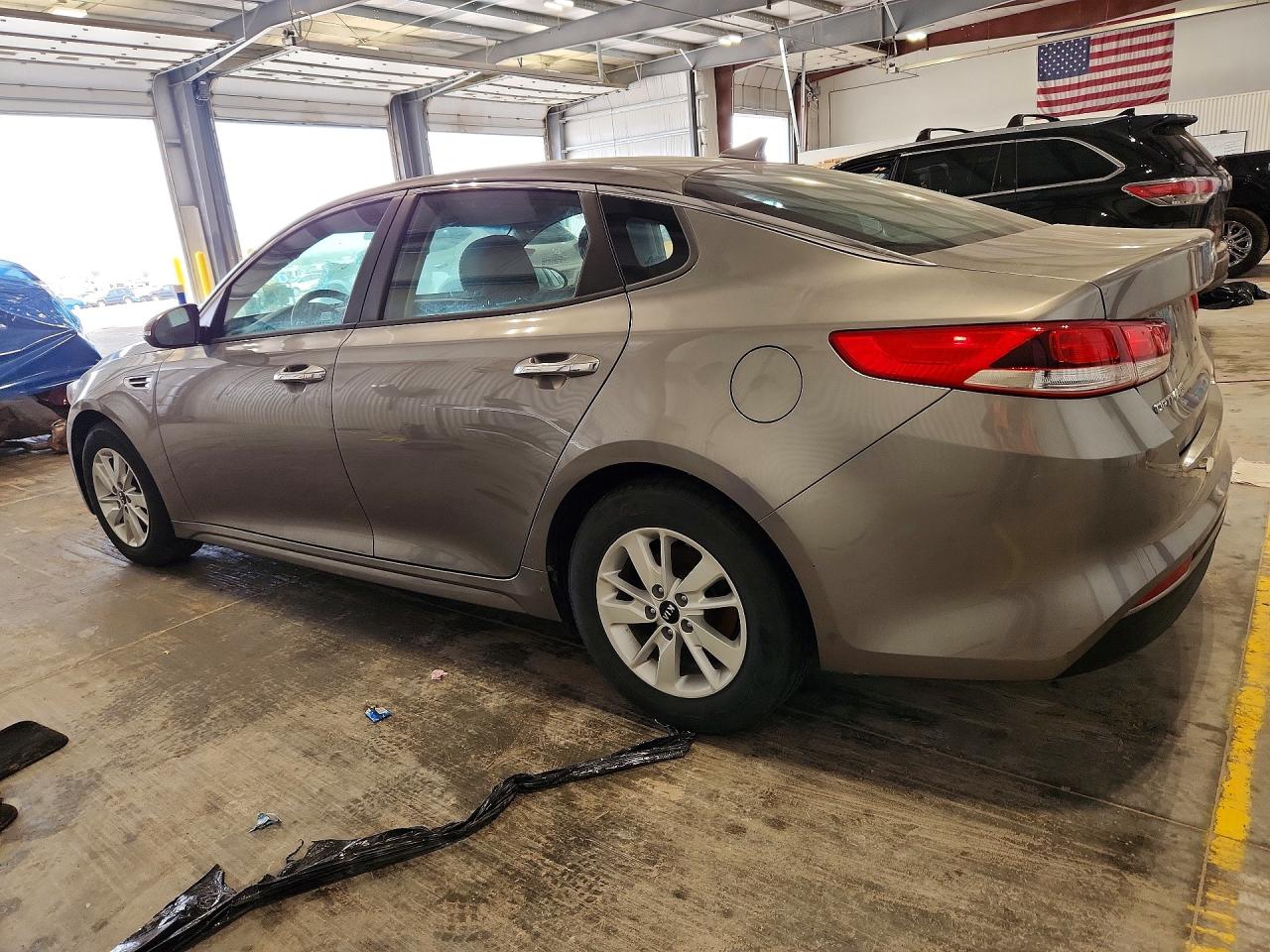 2016 KIA OPTIMA LX photo 3