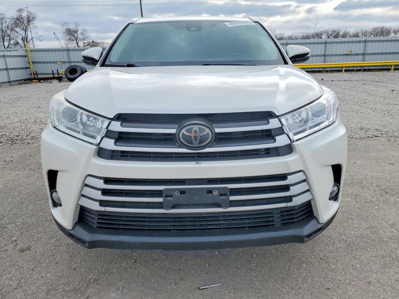 2018 TOYOTA HIGHLANDER XLE photo 13