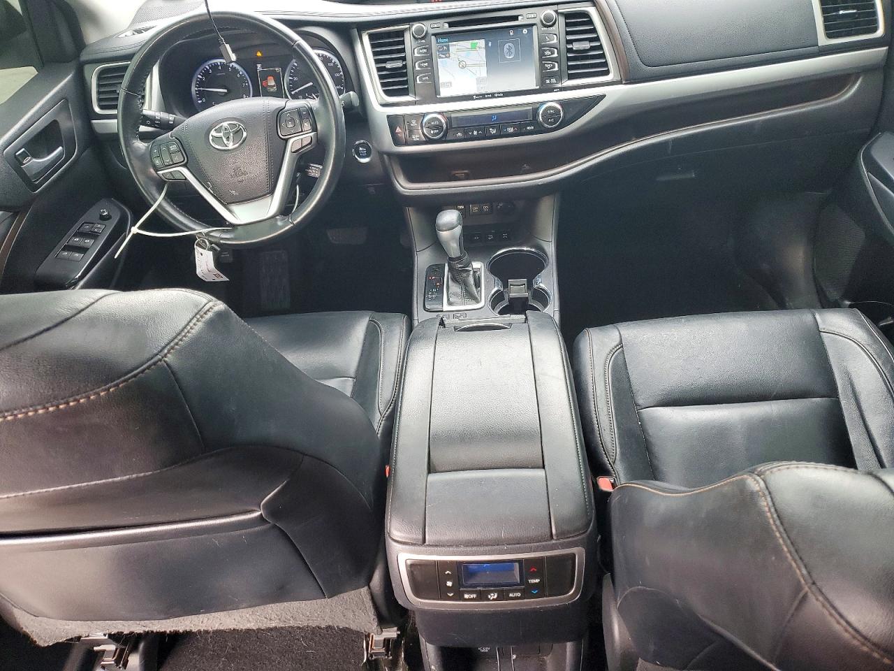 2018 TOYOTA HIGHLANDER XLE photo 22