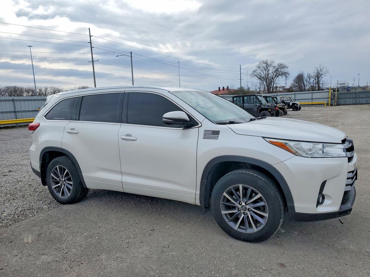 2018 TOYOTA HIGHLANDER XLE photo 10