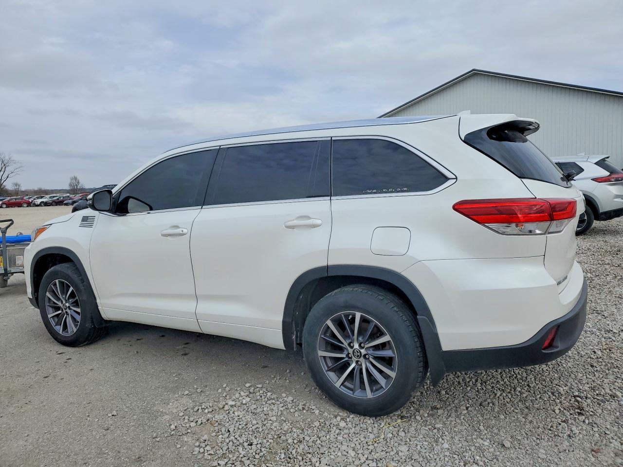2018 TOYOTA HIGHLANDER XLE photo 4