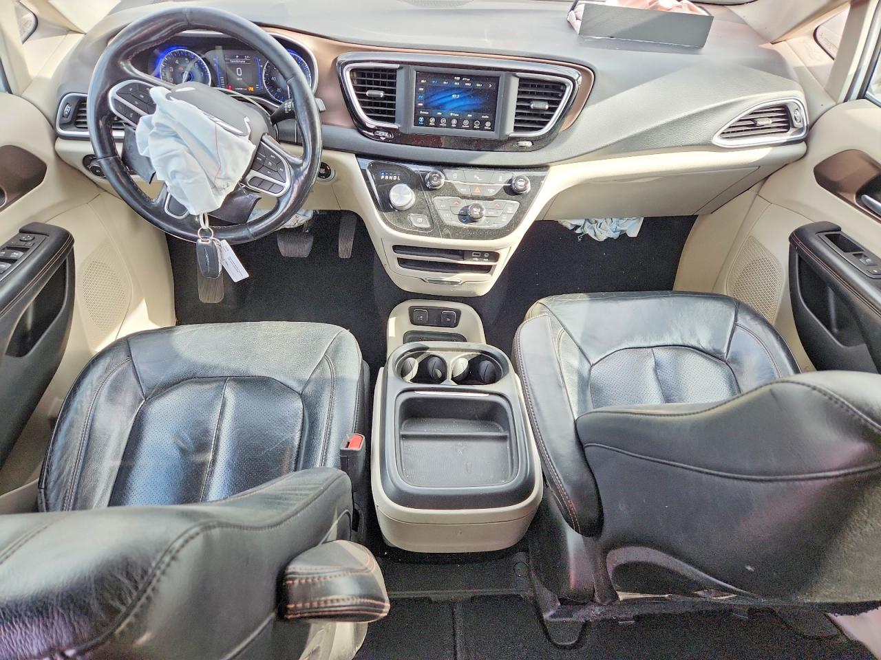 2019 CHRYSLER PACIFICA TOURING L photo 8