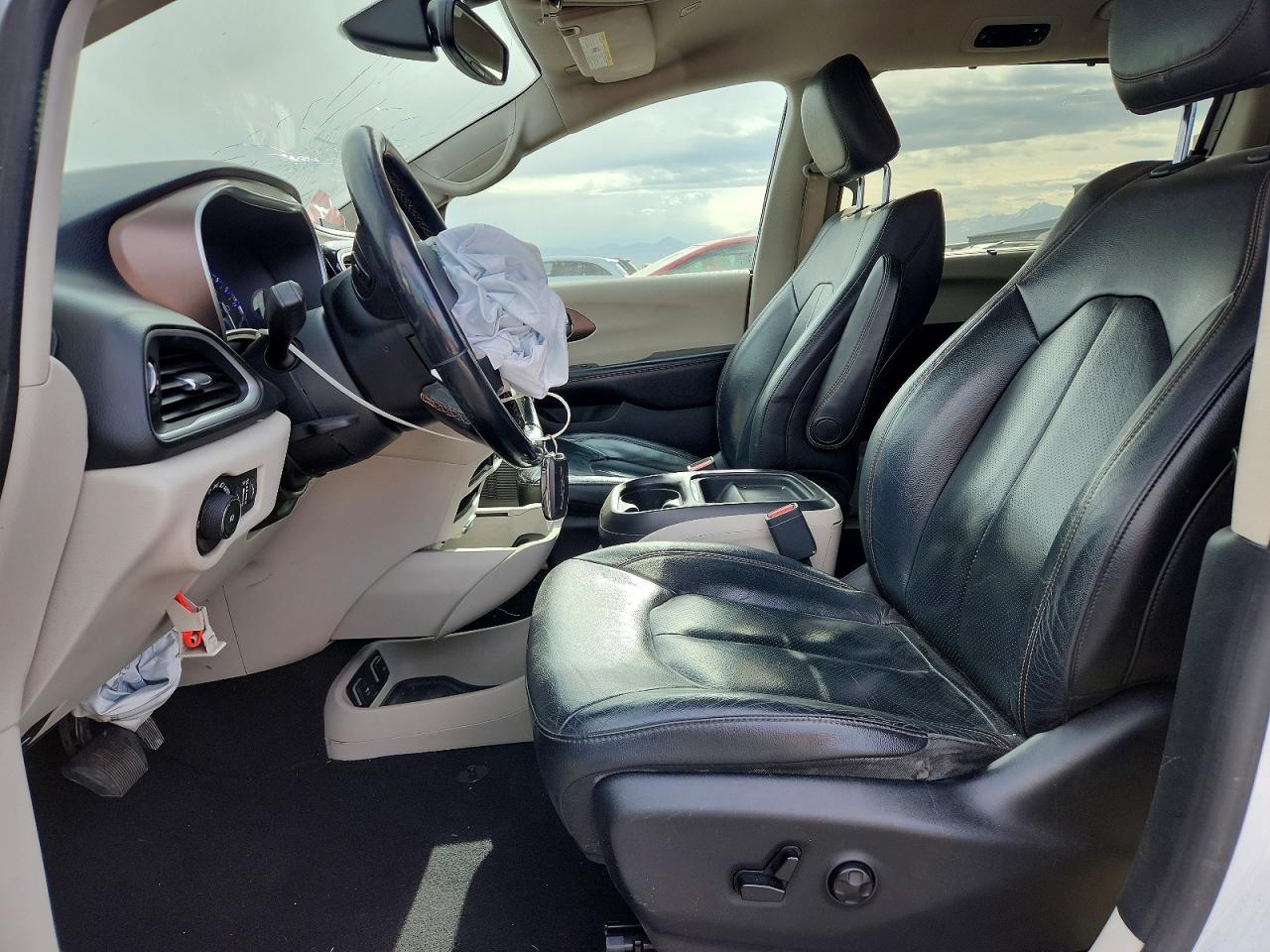 2019 CHRYSLER PACIFICA TOURING L photo 7