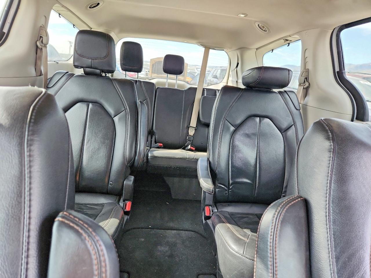2019 CHRYSLER PACIFICA TOURING L photo 10