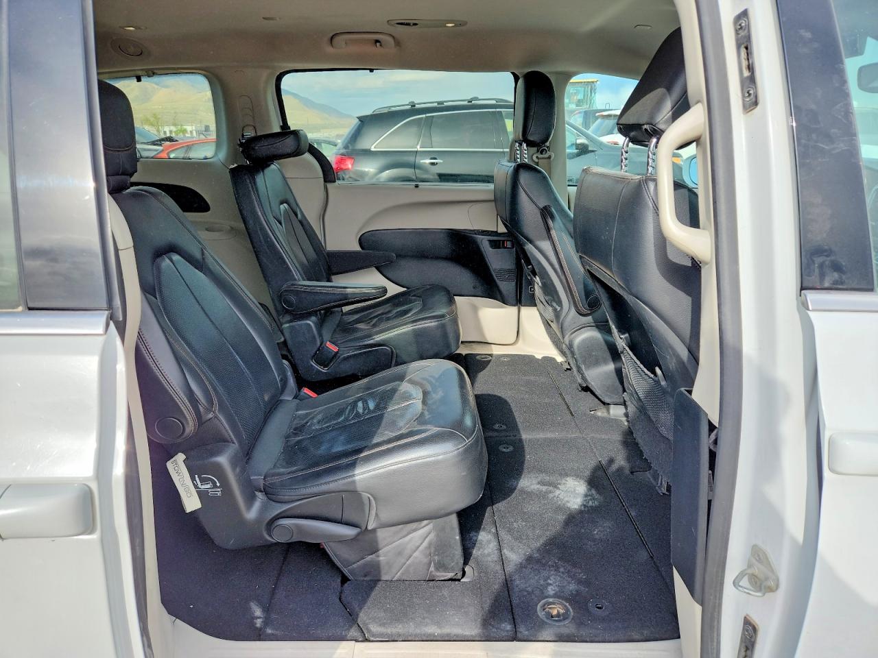 2019 CHRYSLER PACIFICA TOURING L photo 11
