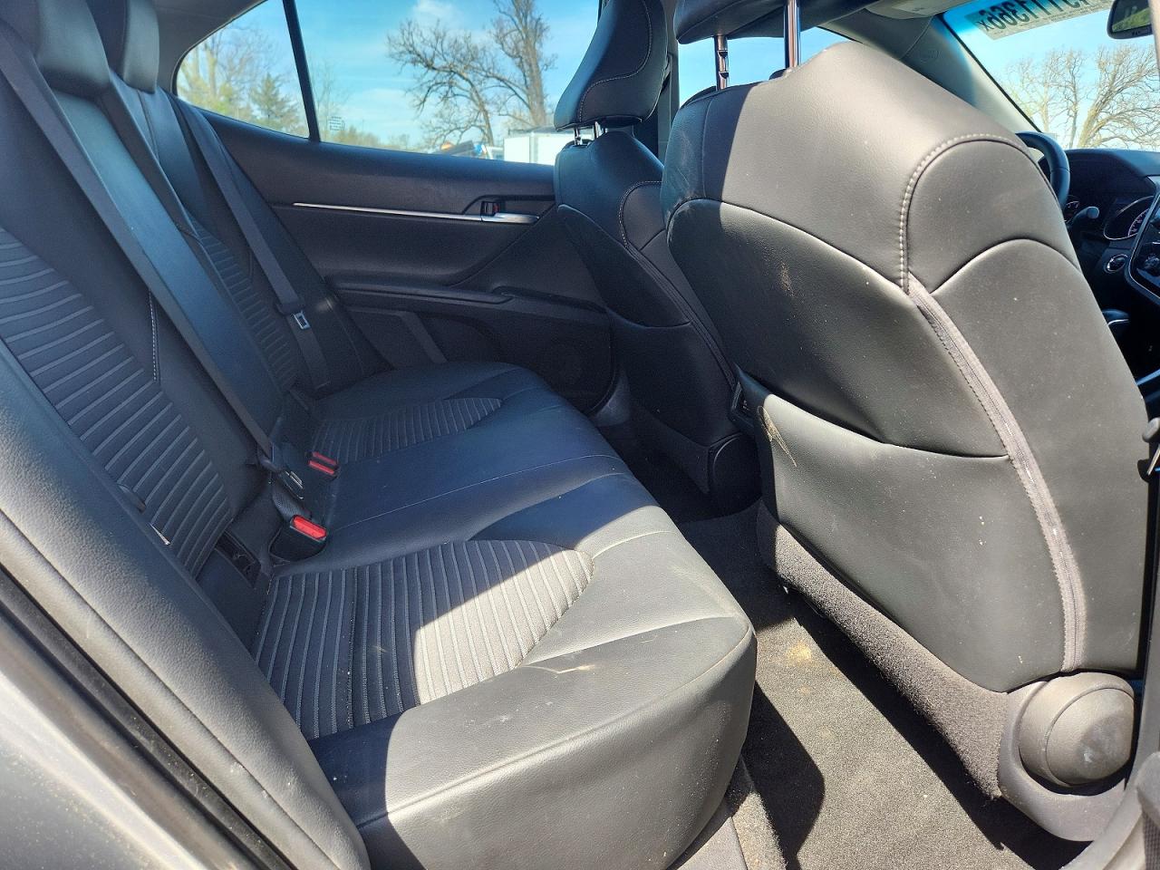 2018 TOYOTA CAMRY SE photo 19