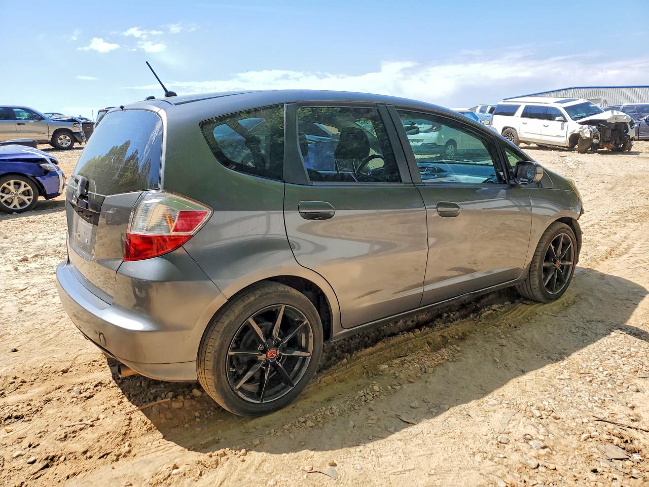 2013 HONDA FIT photo 5