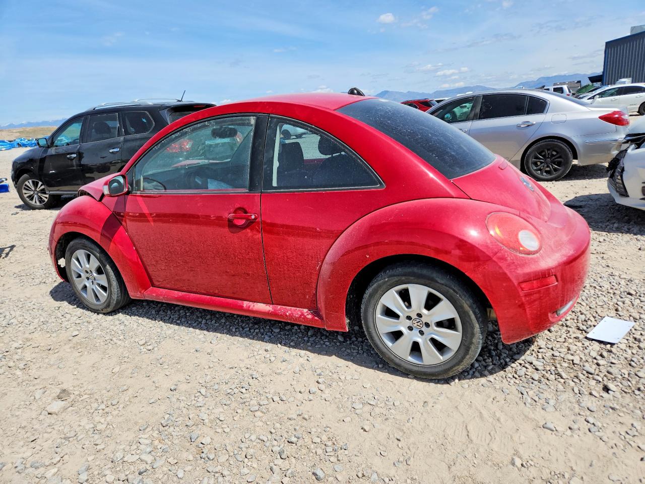 2008 VOLKSWAGEN NEW BEETLE S photo 2