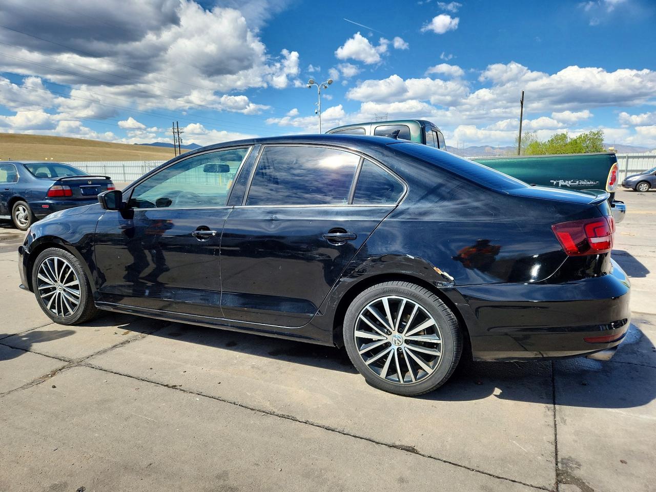 2016 VOLKSWAGEN JETTA SPORT photo 4