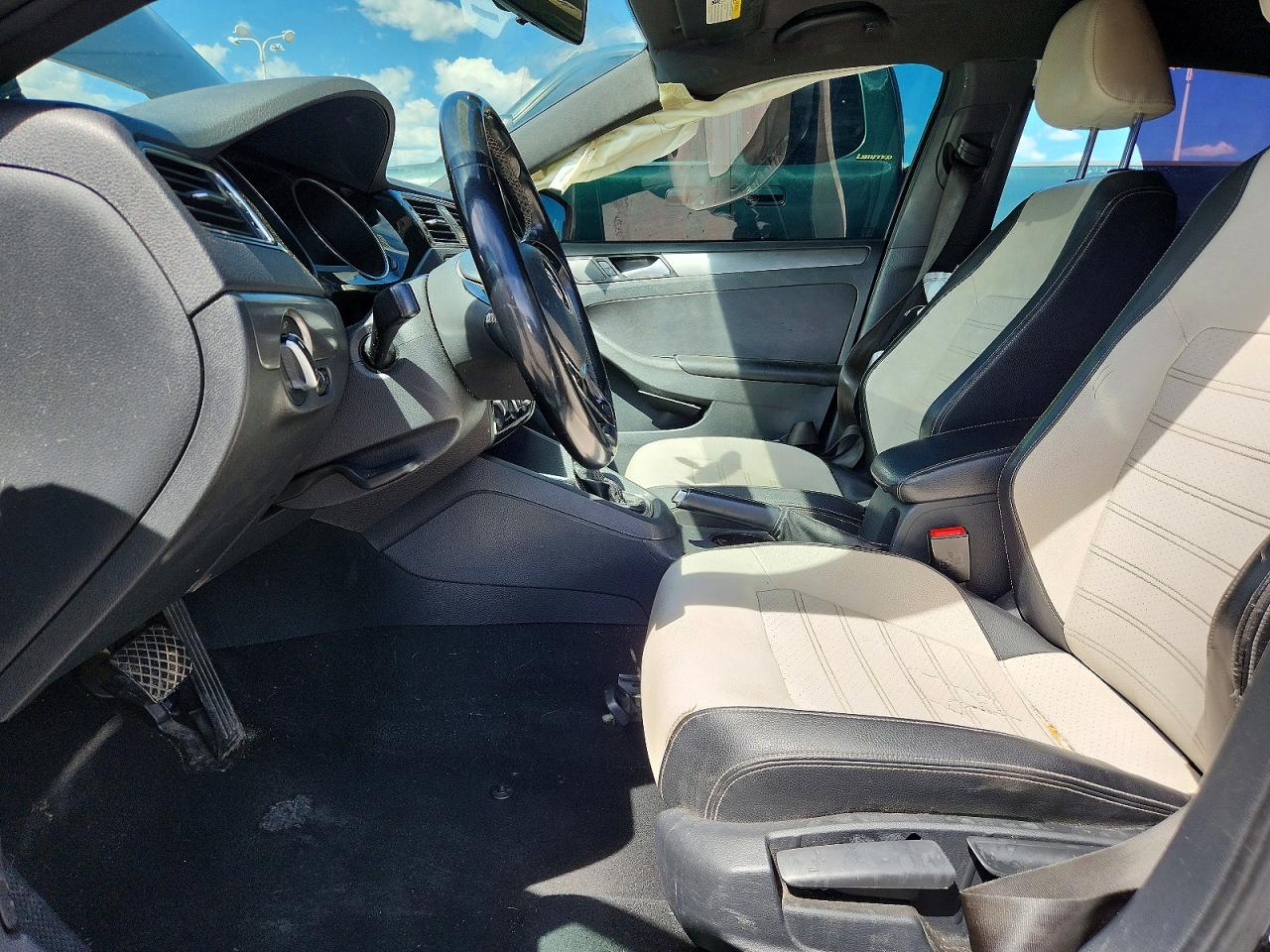2016 VOLKSWAGEN JETTA SPORT photo 19