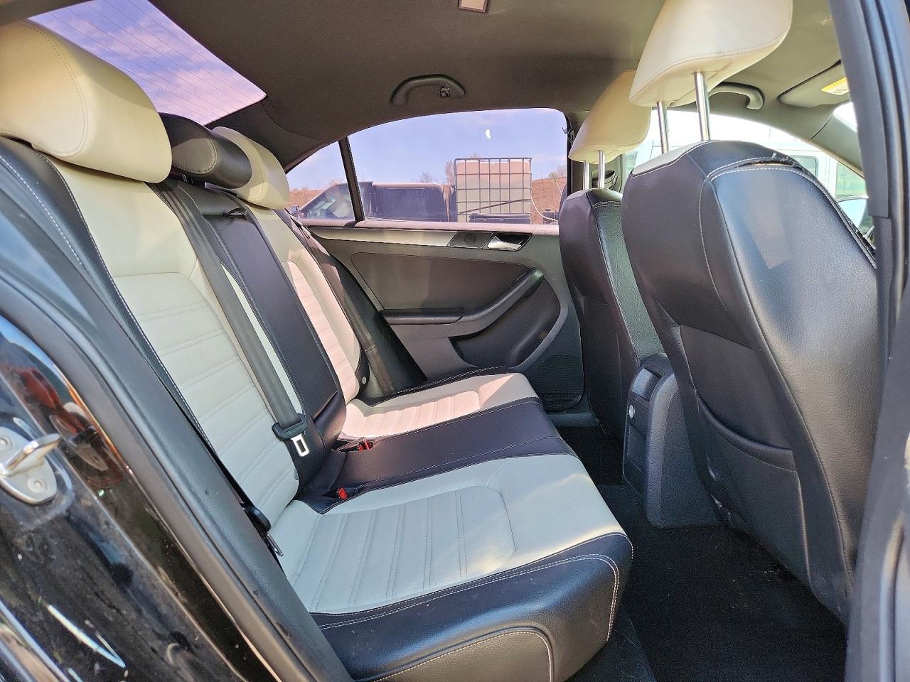 2016 VOLKSWAGEN JETTA SPORT photo 28
