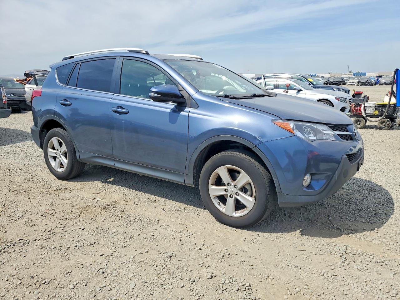 2013 TOYOTA RAV4 XLE photo 7