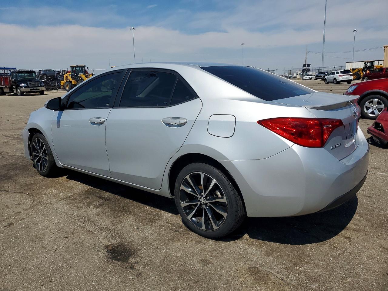 2017 TOYOTA COROLLA SE photo 4