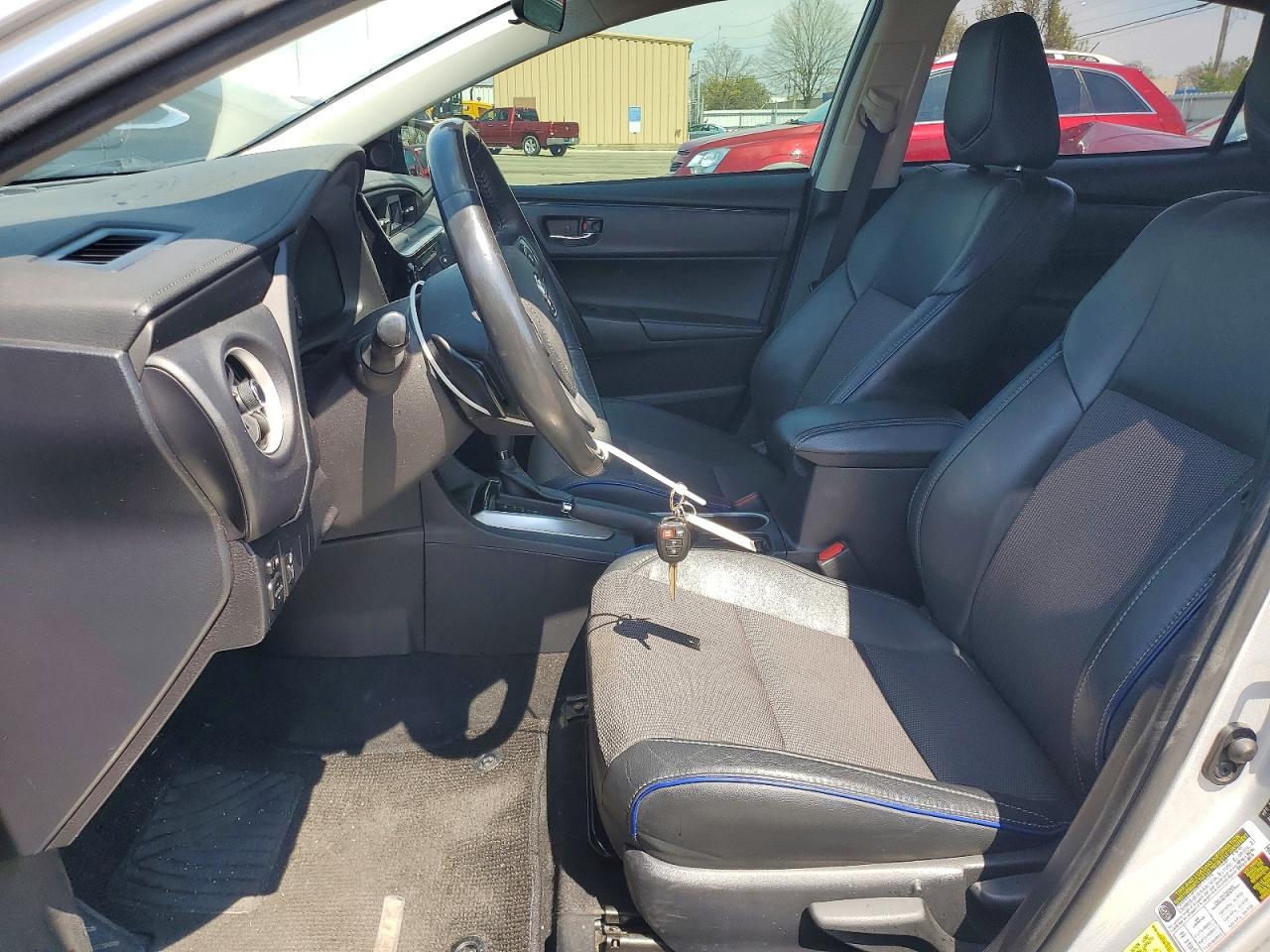 2017 TOYOTA COROLLA SE photo 19