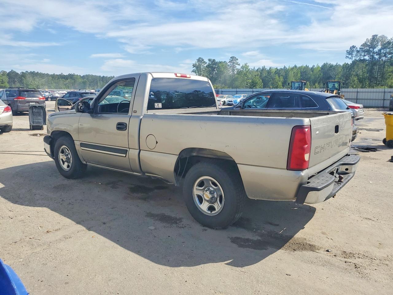 2003 CHEVROLET SILVERADO C1500 photo 3