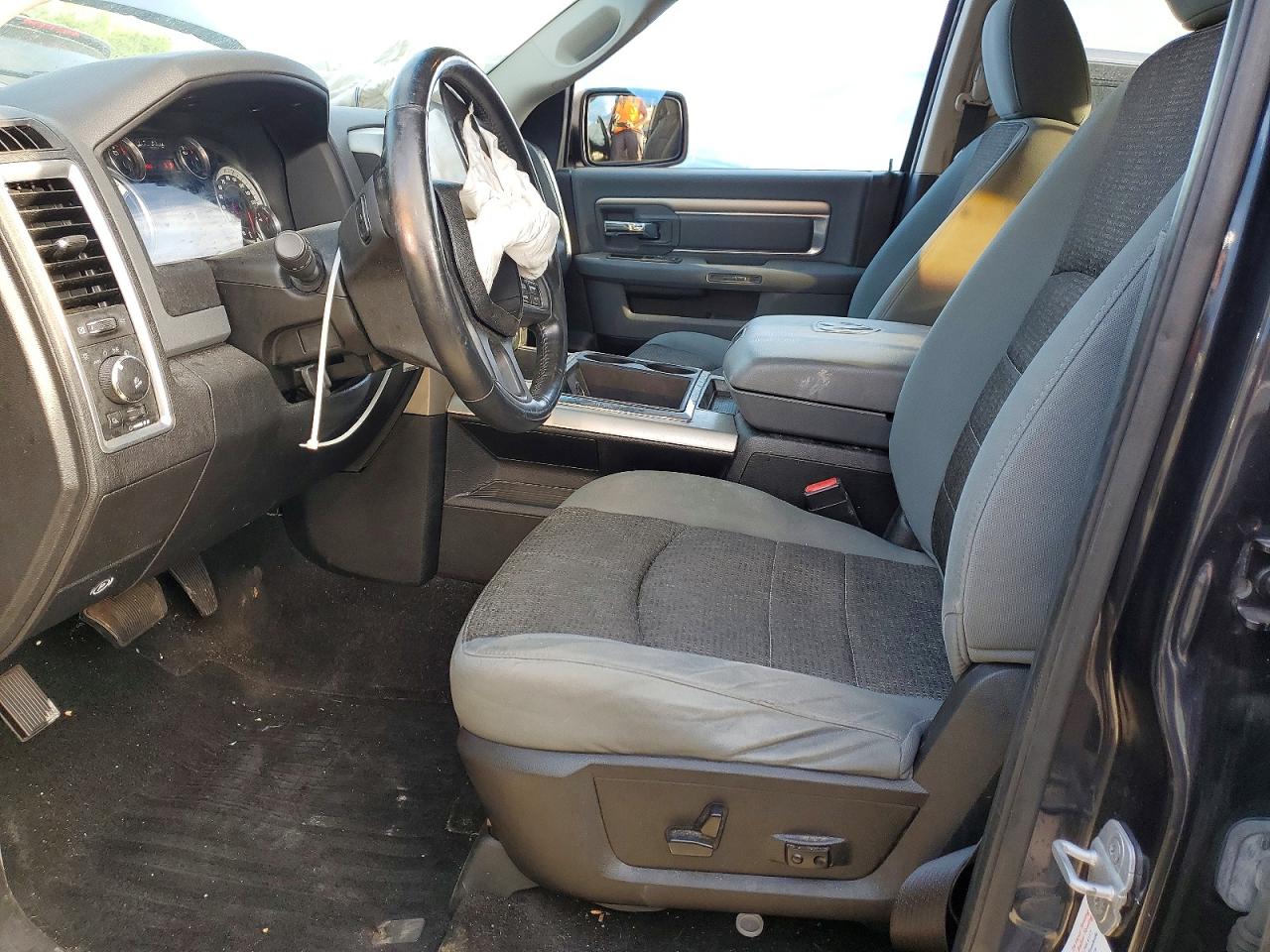 2013 RAM 1500 SLT photo 13