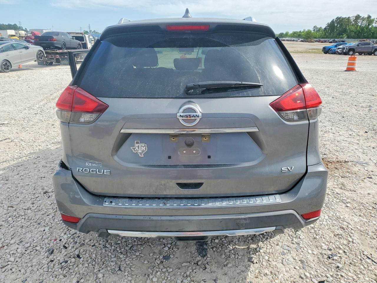 2017 NISSAN ROGUE SV photo 11