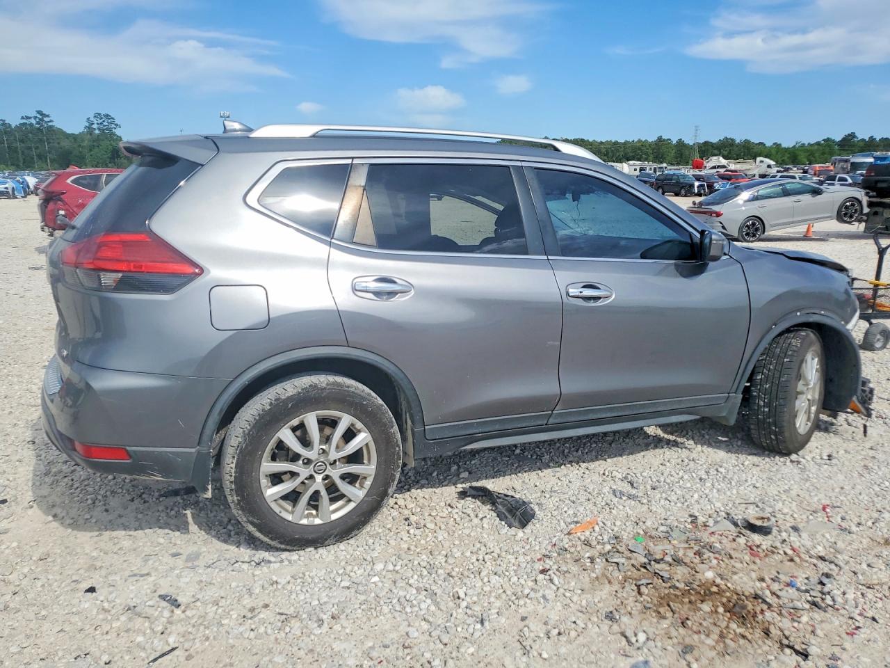 2017 NISSAN ROGUE SV photo 5