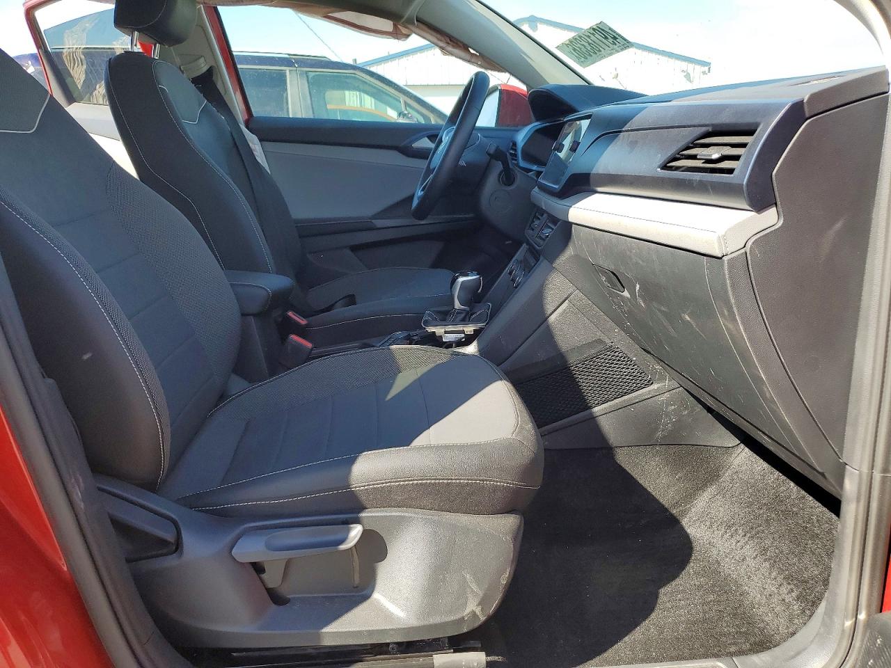 2024 VOLKSWAGEN TAOS SE photo 13