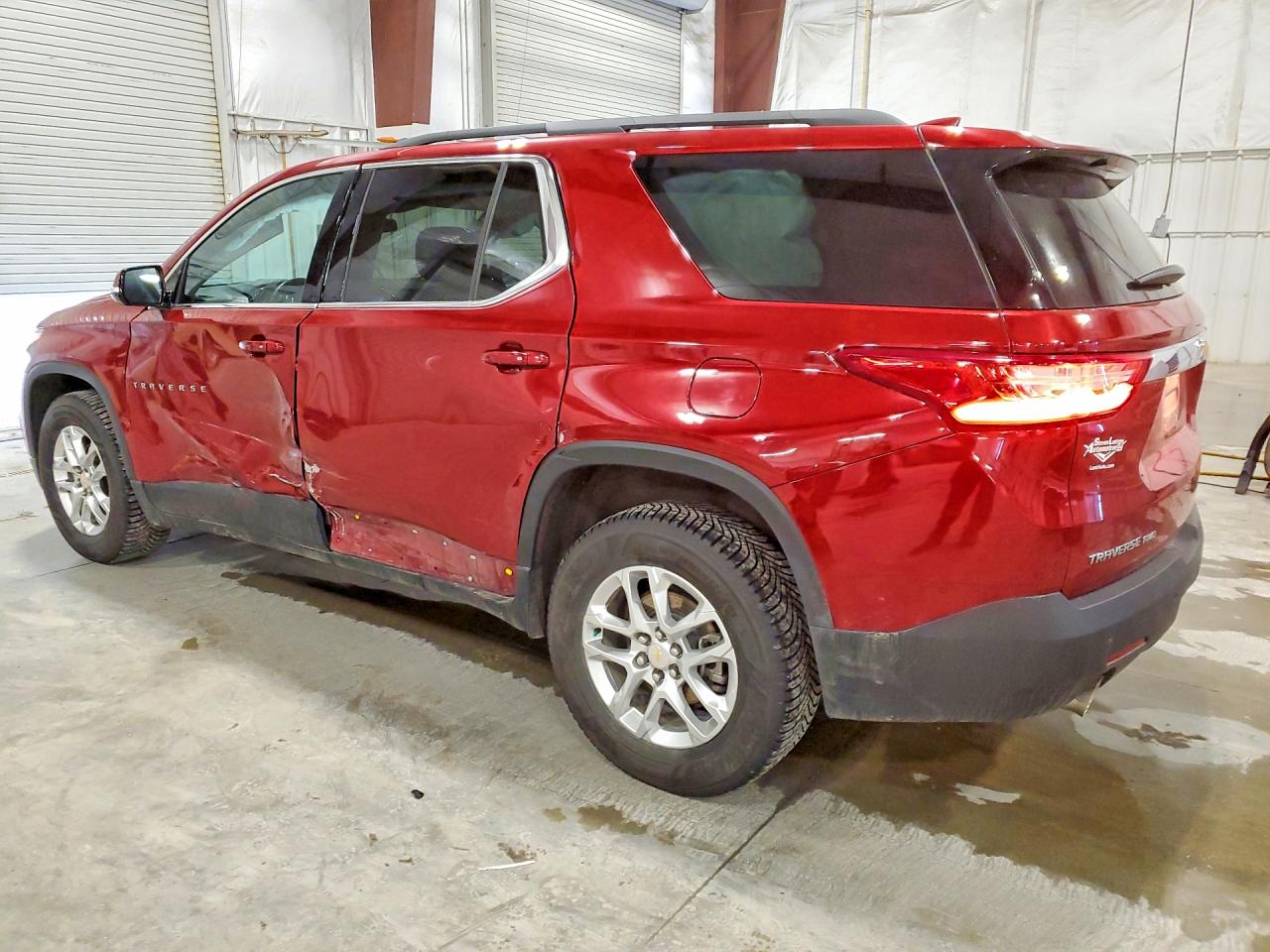 2020 CHEVROLET TRAVERSE LT photo 2
