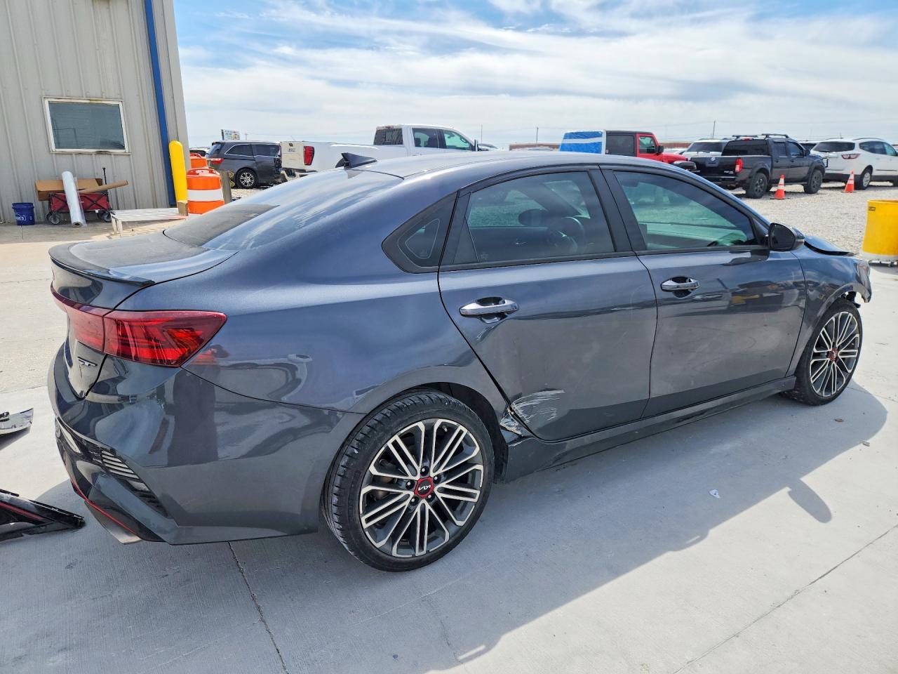 2023 KIA FORTE GT photo 5