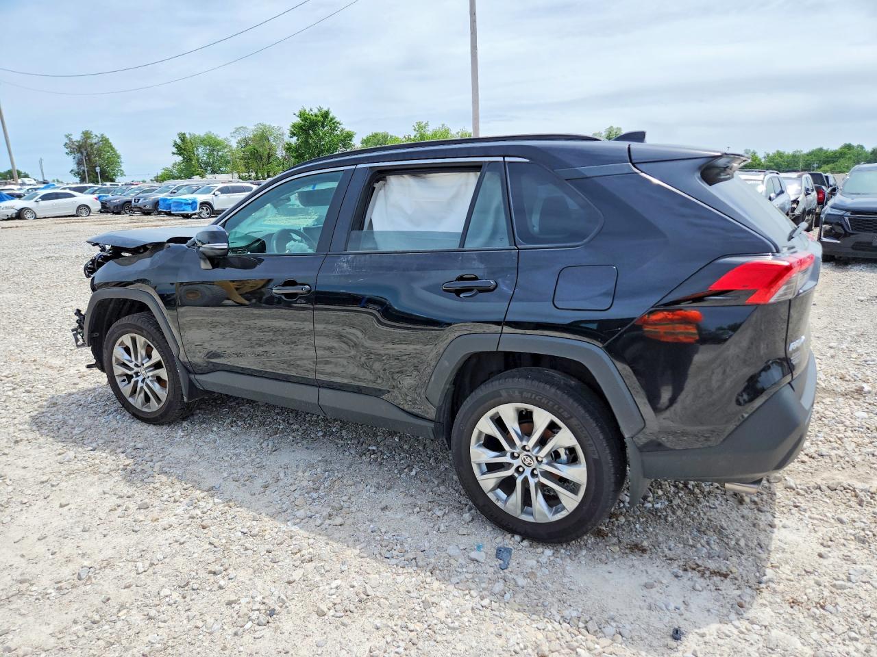 2025 TOYOTA RAV4 XLE PREMIUM photo 4