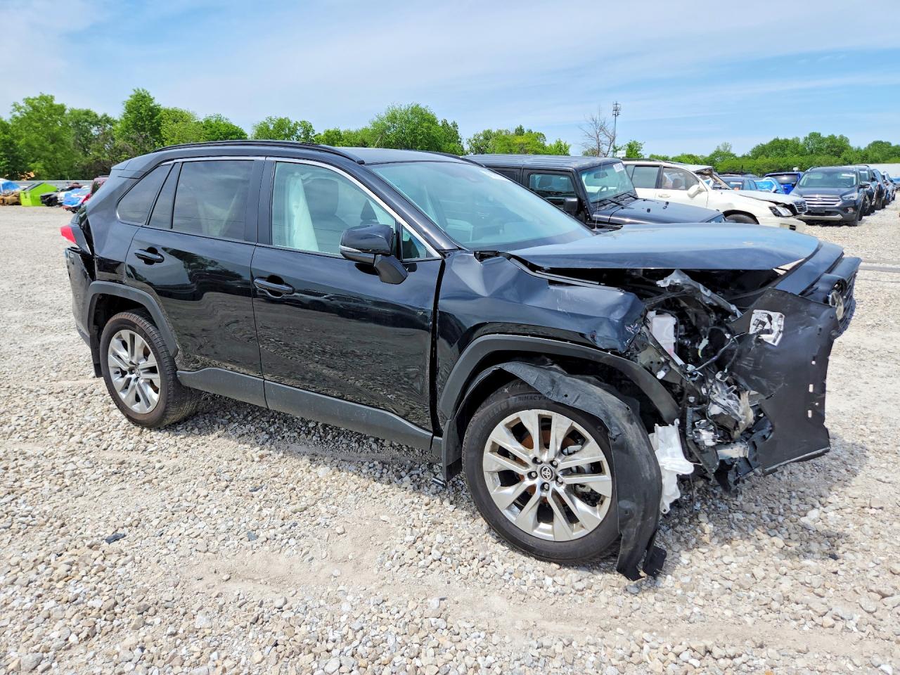 2025 TOYOTA RAV4 XLE PREMIUM photo 10