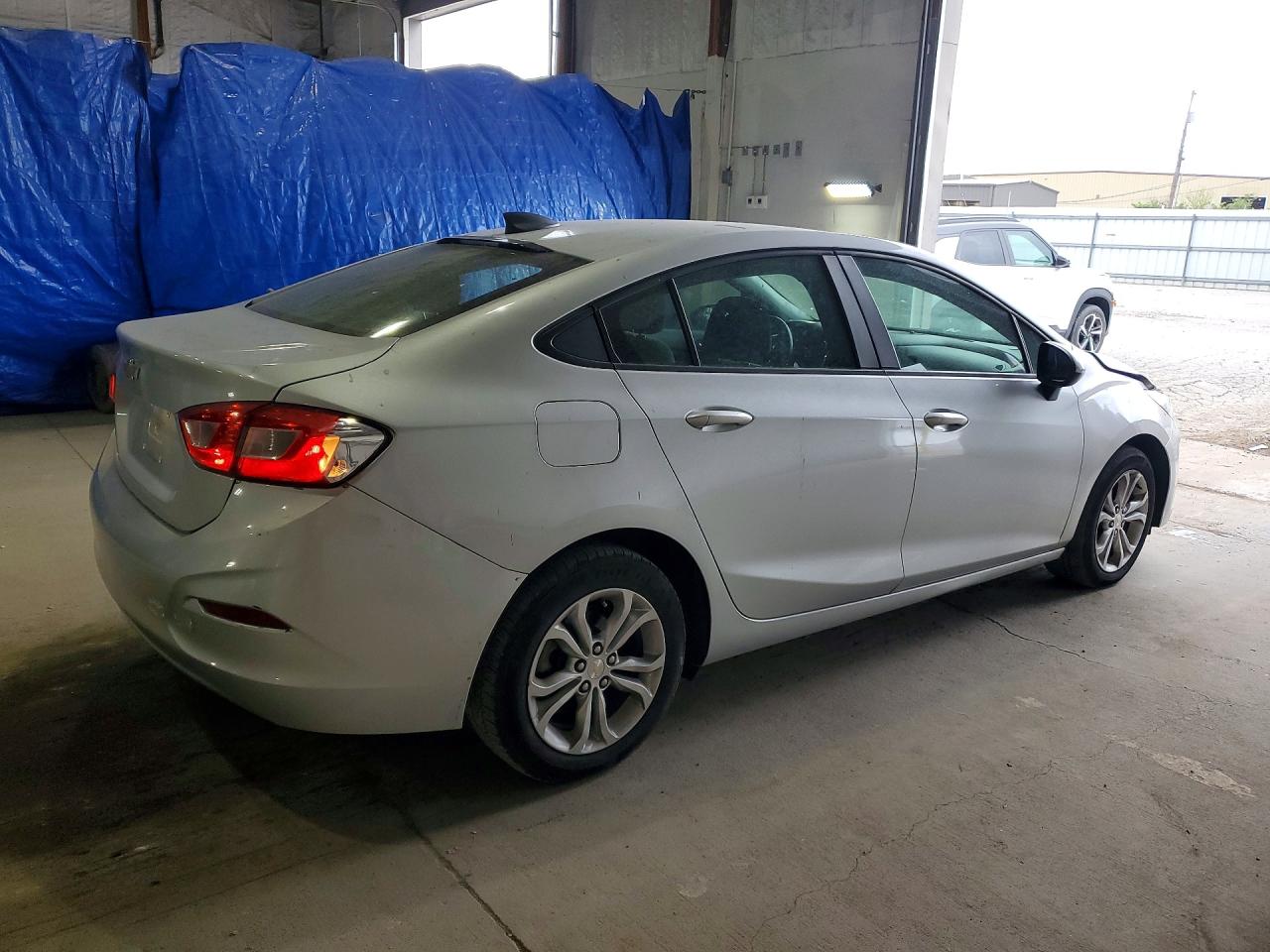 2019 CHEVROLET CRUZE LS photo 3