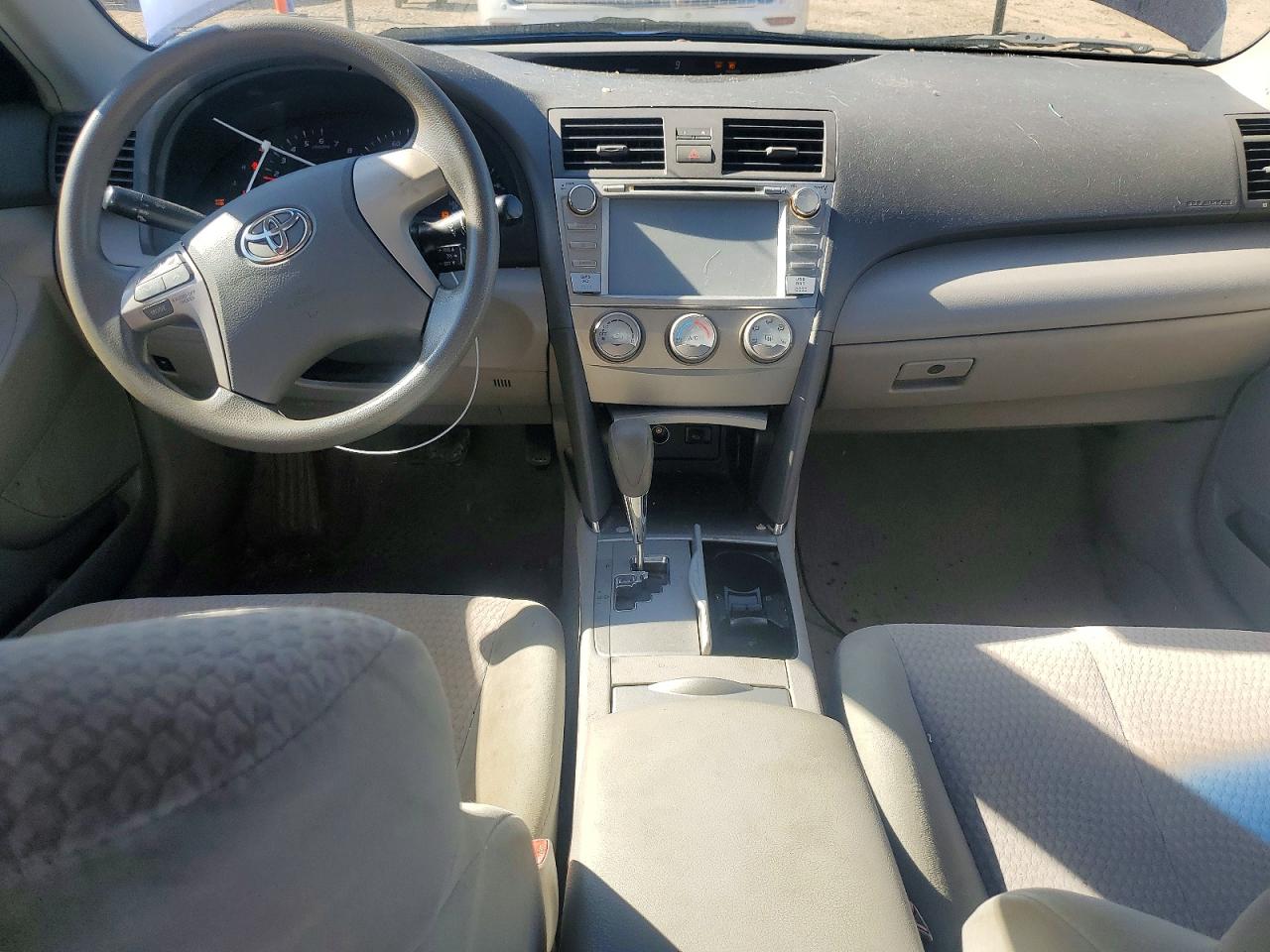 2011 TOYOTA CAMRY LE photo 22