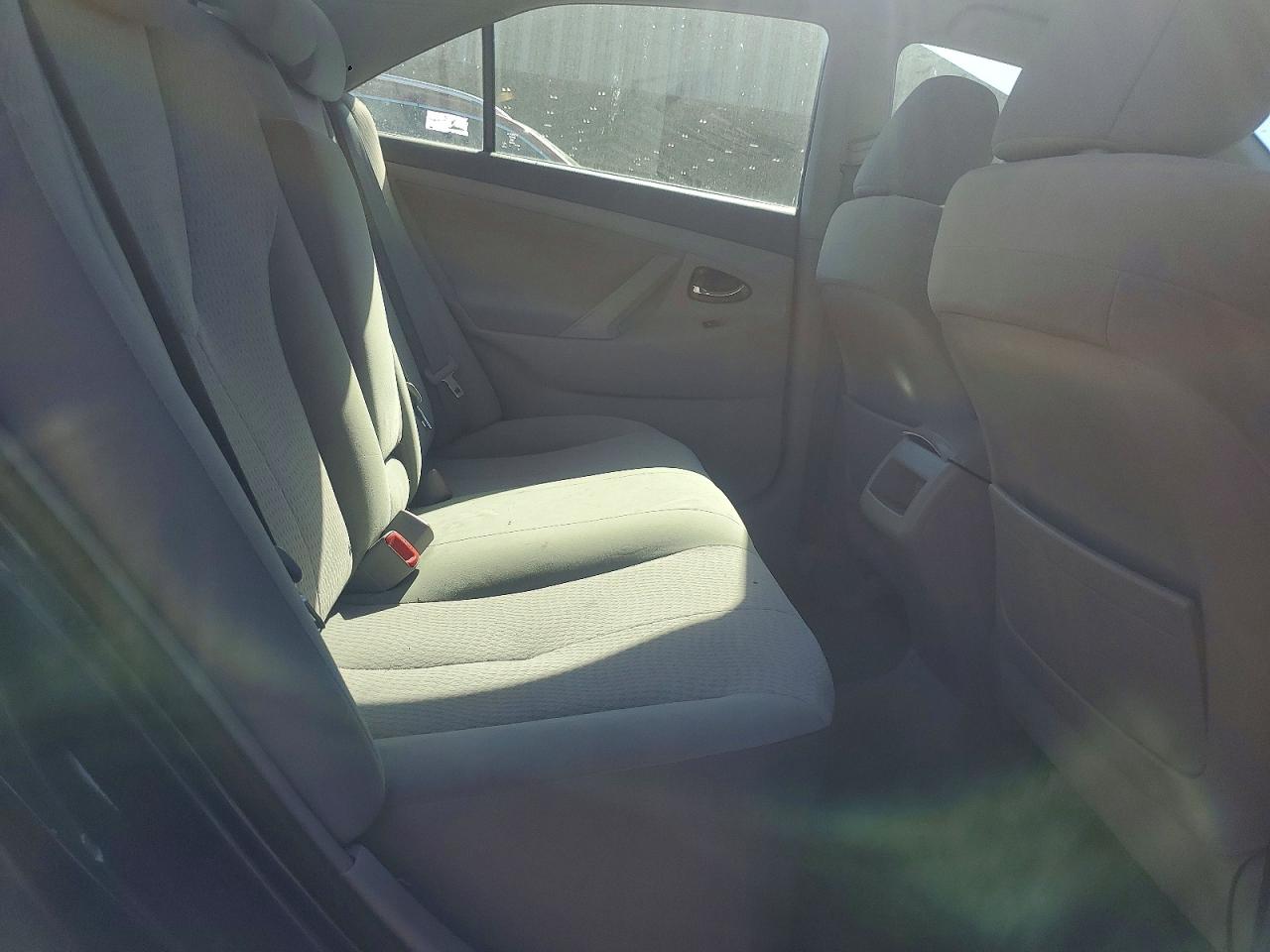2011 TOYOTA CAMRY LE photo 28