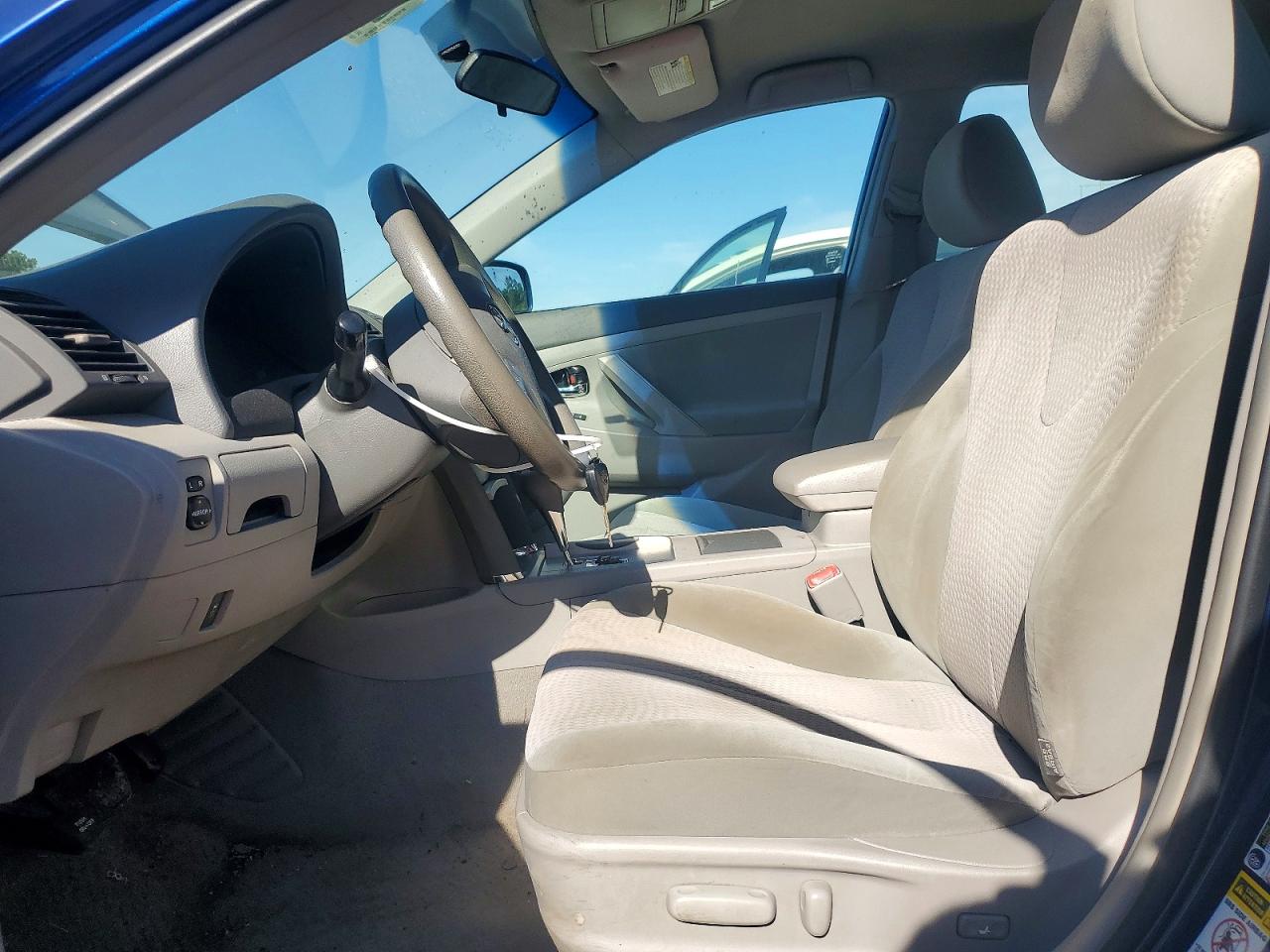 2011 TOYOTA CAMRY LE photo 19