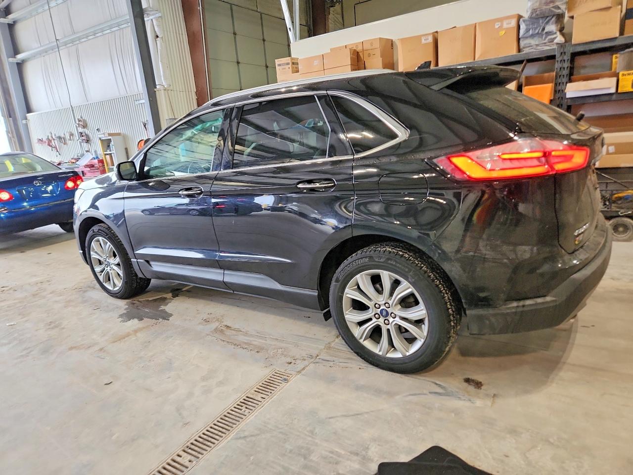 2019 FORD EDGE TITANIUM photo 2