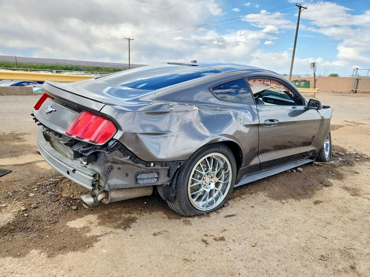2017 FORD MUSTANG photo 5