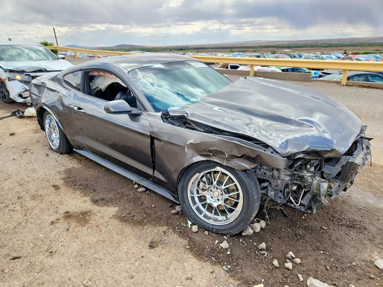 2017 FORD MUSTANG photo 7