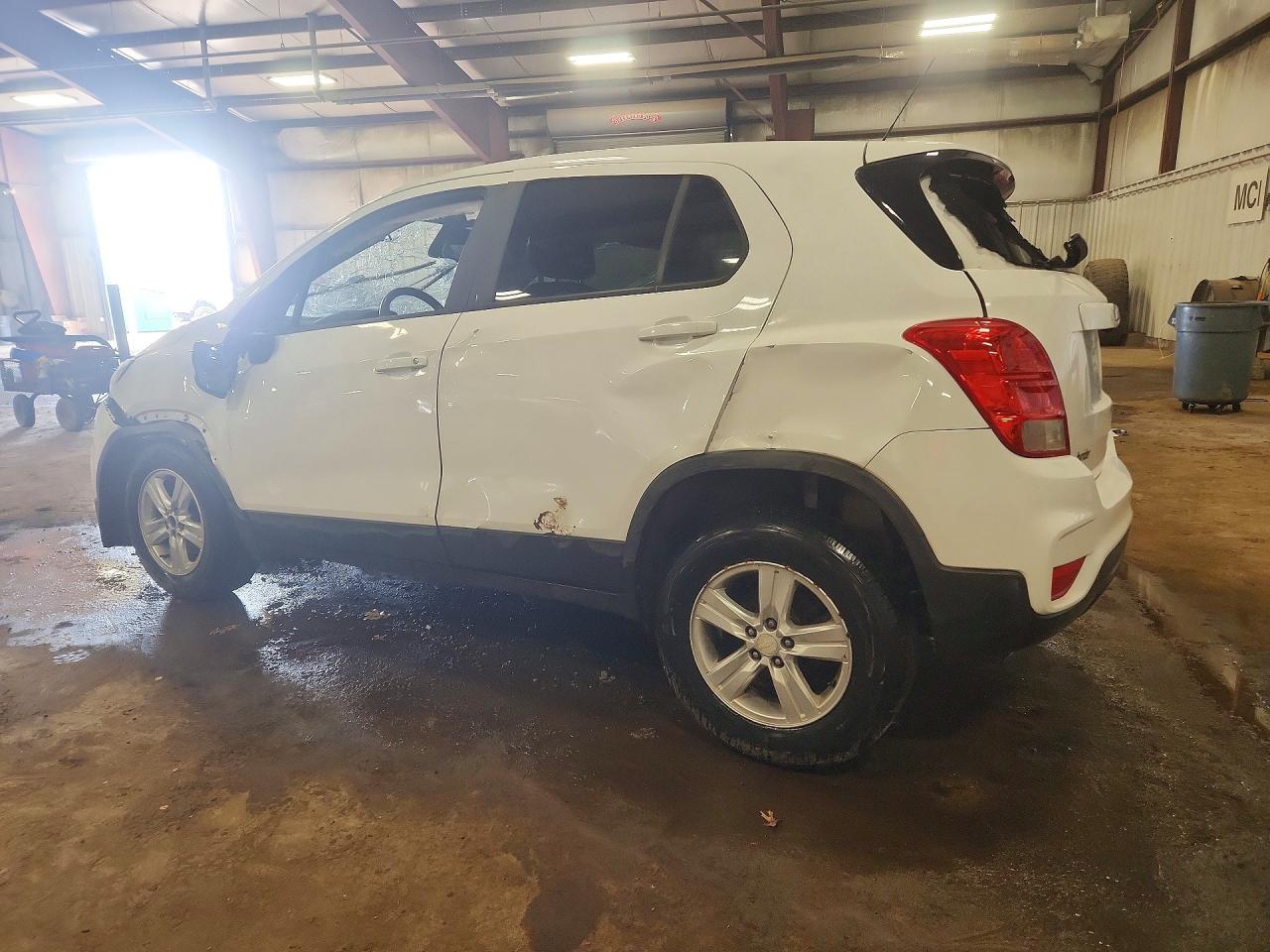 2017 CHEVROLET TRAX LS photo 3