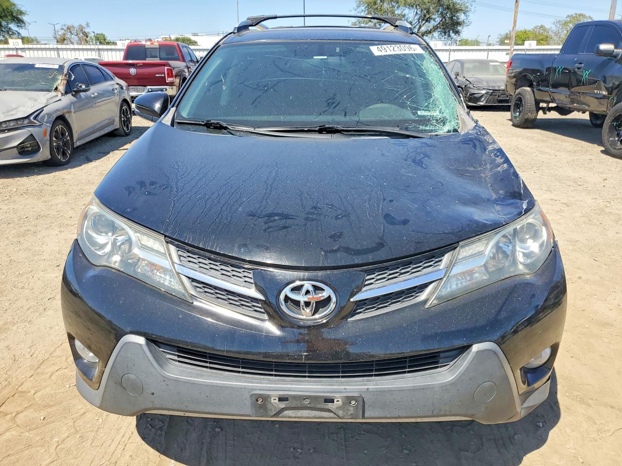 2014 TOYOTA RAV4 XLE photo 5