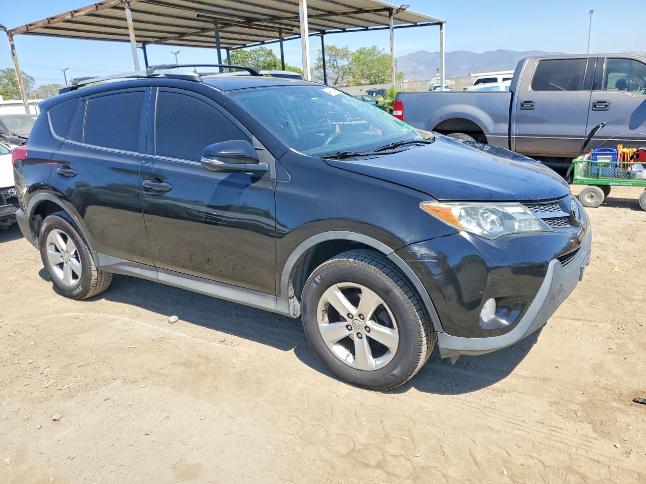 2014 TOYOTA RAV4 XLE photo 4
