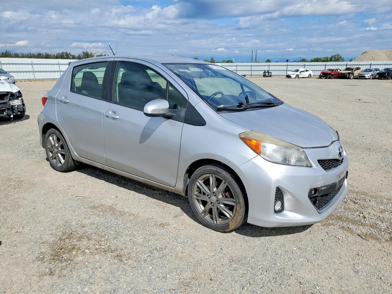 2012 TOYOTA YARIS 5-DOOR SE photo 7