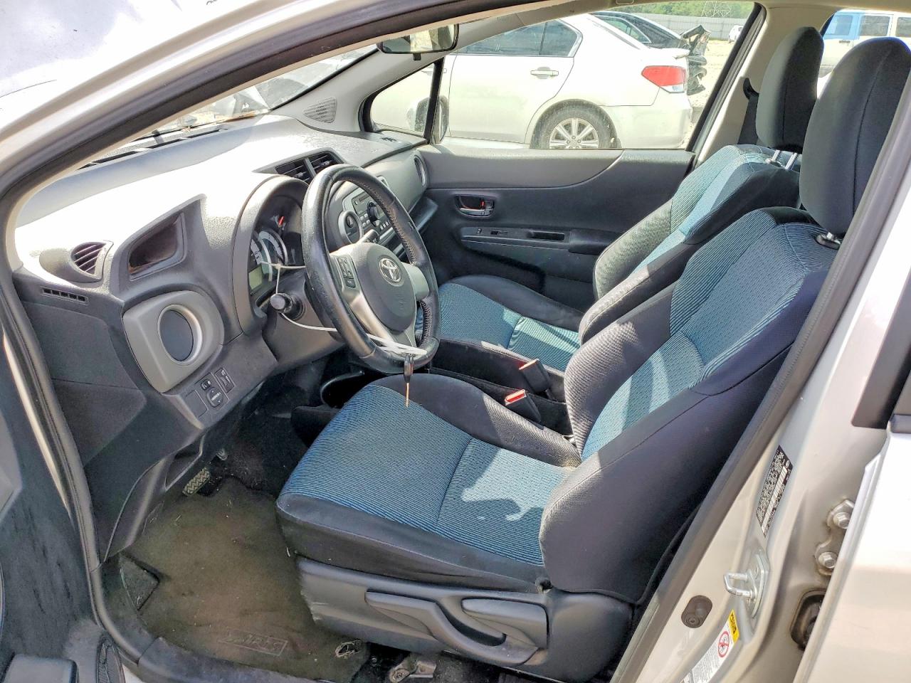 2012 TOYOTA YARIS 5-DOOR SE photo 13