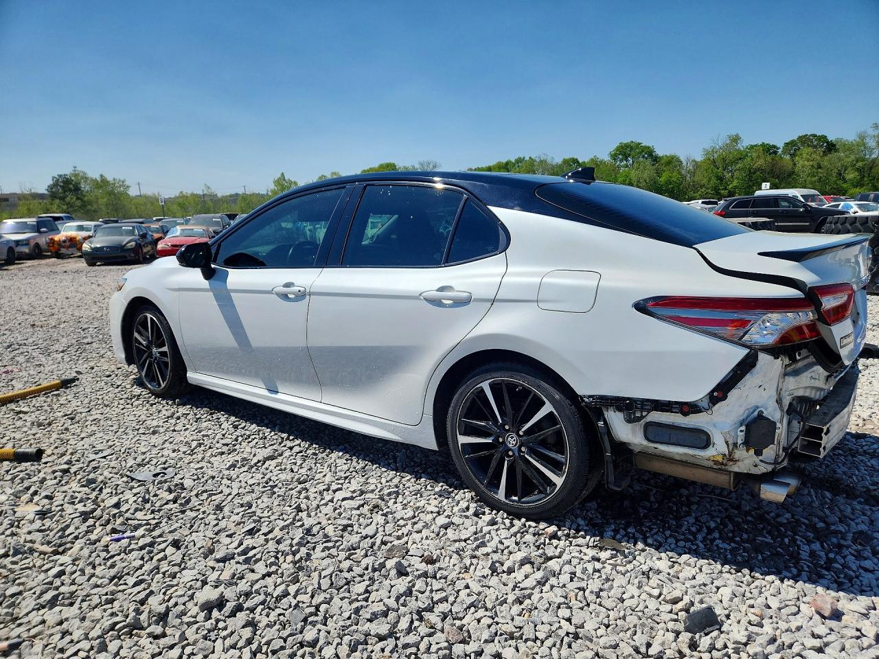 2019 TOYOTA CAMRY XSE photo 3