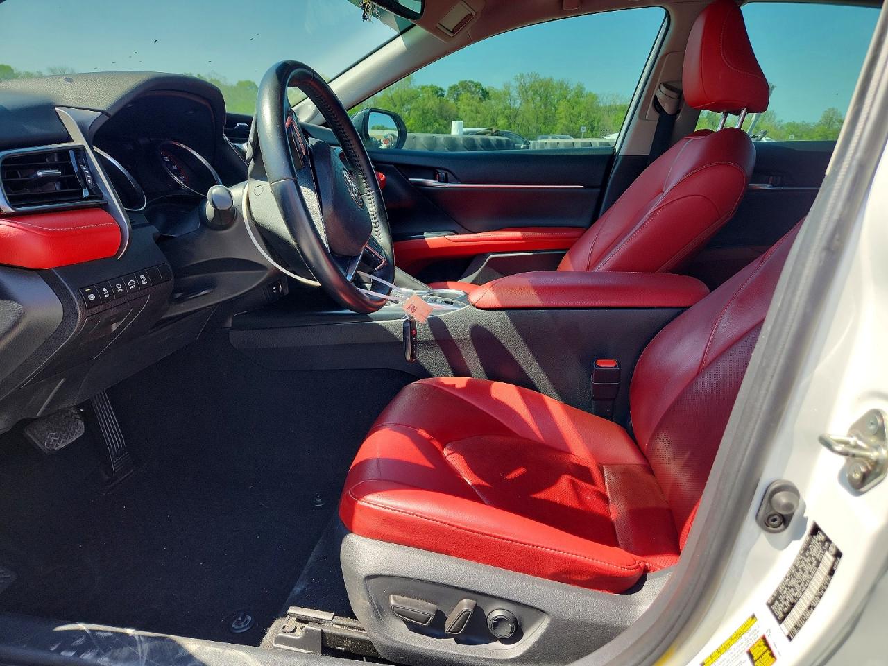 2019 TOYOTA CAMRY XSE photo 13