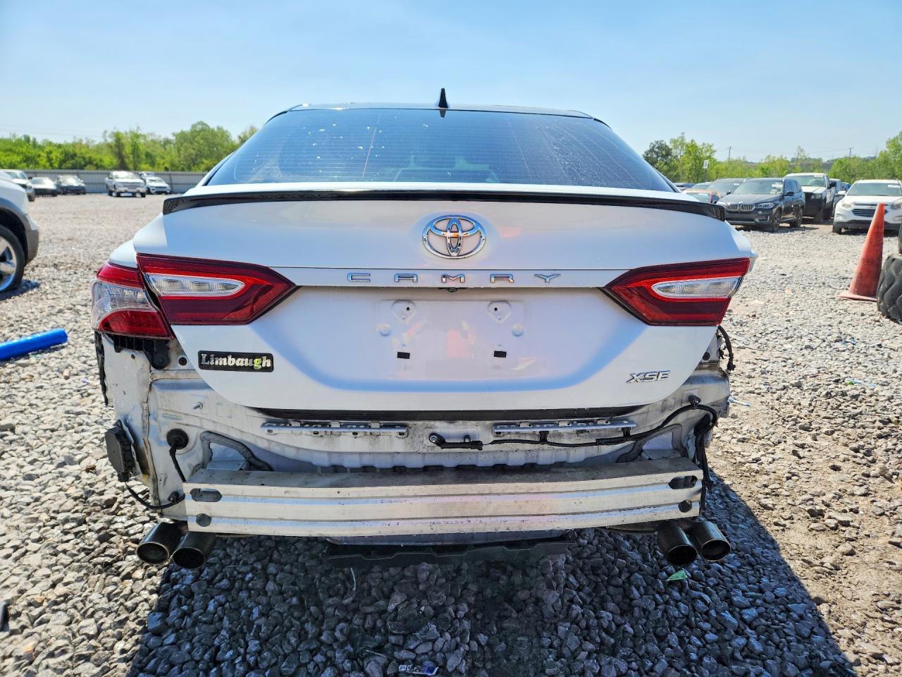 2019 TOYOTA CAMRY XSE photo 11