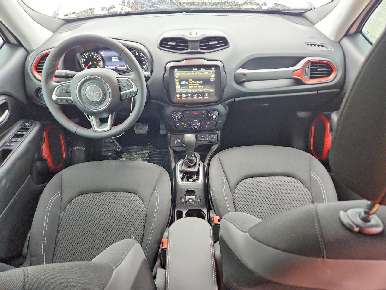 2023 JEEP RENEGADE LATITUDE photo 8